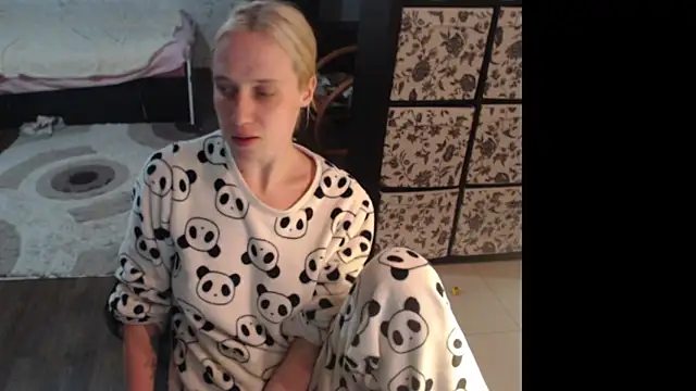 Snapshot of Sweet_hot_shrmp chatting on May 4, 11:56 pm Sweet hot shrmp online show from May 4, 11:56 pm