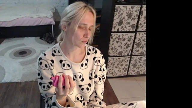 Snapshot of Sweet_hot_shrmp chatting on May 20, 2:56 pm Sweet hot shrmp online show from May 20, 2:56 pm