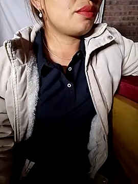 Snapshot of cat-kat chatting on April 24, 1:57 pm cat-kat online show from April 24, 1:57 pm