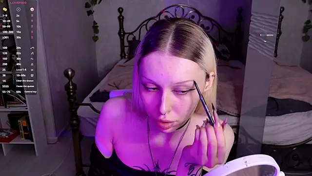 ghost girly online show from May 12, 8:28 pm