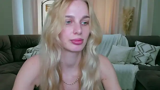 Snapshot of blonde__flirt chatting on April 8, 6:02 am blonde flirt online show from April 8, 6:02 am