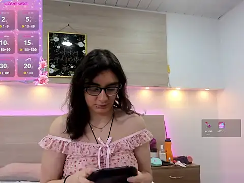 Snapshot of Ellaa_honey chatting on April 20, 1:14 pm Ellaa honey online show from April 20, 1:14 pm