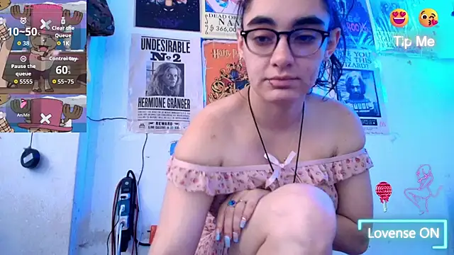 Snapshot of Ellaa_honey chatting on June 9, 6:19 pm Ellaa honey online show from June 9, 6:19 pm