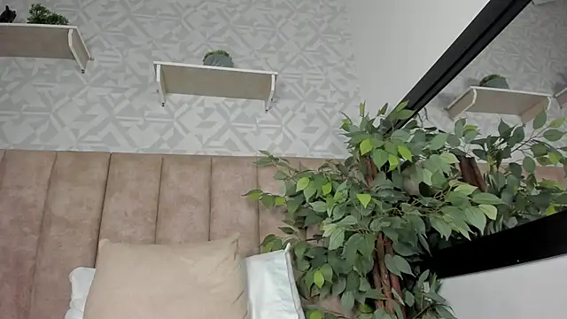 Snapshot of GrayHall chatting on April 30, 8:42 am GrayHall online show from April 30, 8:42 am