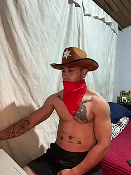 Snapshot of Sexmuscle17 chatting on June 7, 12:37 am Sexmuscle17 online show from June 7, 12:37 am