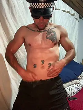 Snapshot of Sexmuscle17 chatting on June 7, 8:01 pm Sexmuscle17 online show from June 7, 8:01 pm