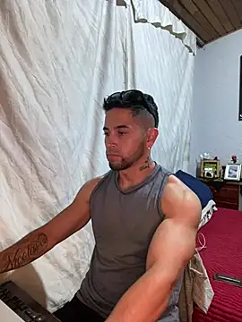 Snapshot of Sexmuscle17 chatting on June 30, 10:00 pm Sexmuscle17 online show from June 30, 10:00 pm