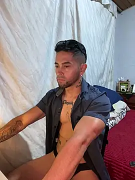 Snapshot of Sexmuscle17 chatting on July 1, 3:45 pm Sexmuscle17 online show from July 1, 3:45 pm