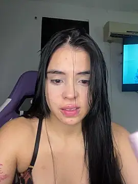 Snapshot of mimihot777 chatting on April 3, 10:19 pm mimihot777 online show from April 3, 10:19 pm