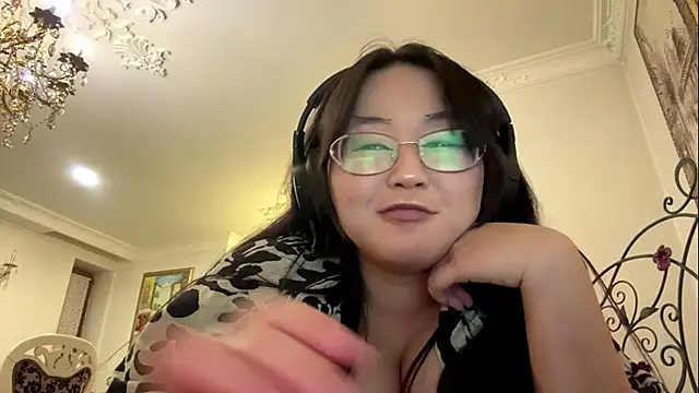 Feylinmay online show from April 25, 1:41 pm