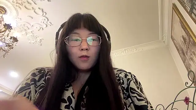 Feylinmay online show from May 6, 6:02 pm