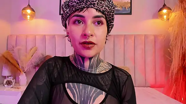 Luana fiore online show from May 11, 12:22 pm