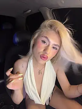 Snapshot of Lia_fire chatting on April 2, 5:16 am Lia fire online show from April 2, 5:16 am