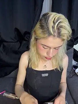 Snapshot of Lia_fire chatting on May 7, 3:12 am Lia fire online show from May 7, 3:12 am
