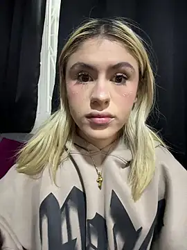 Snapshot of Lia_fire chatting on May 12, 5:04 am Lia fire online show from May 12, 5:04 am