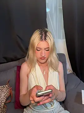Snapshot of Lia_fire chatting on May 17, 5:05 am Lia fire online show from May 17, 5:05 am