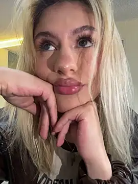 Snapshot of Lia_fire chatting on May 20, 6:36 pm Lia fire online show from May 20, 6:36 pm