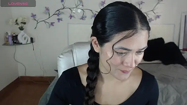 FreyaRouge online show from April 4, 2:25 pm