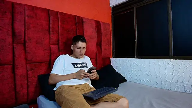 LuckandSamuel online show from April 13, 2:17 am