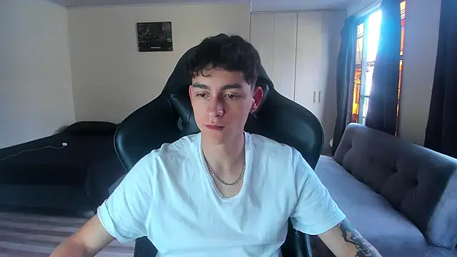 Luke Chill online show from April 4, 9:34 pm