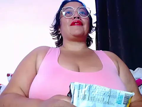 Snapshot of vibeSex1 chatting on April 8, 9:59 pm vibeSex1 online show from April 8, 9:59 pm