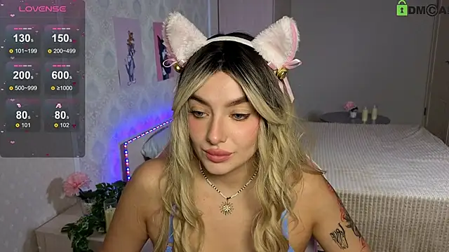 Snapshot of Emily_Bloom_119 chatting on May 8, 8:08 am Emily Bloom 119 online show from May 8, 8:08 am