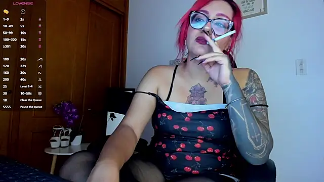 Violett Sykes online show from May 21, 4:52 am