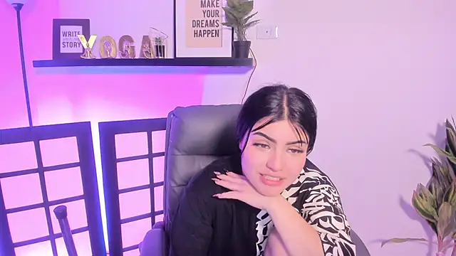 Snapshot of SamanthaVelvett_ chatting on April 11, 7:45 am SamanthaVelvett online show from April 11, 7:45 am