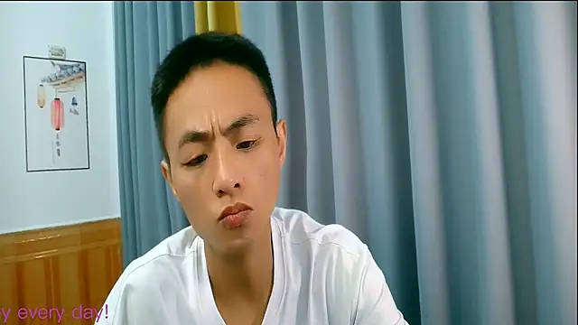 Snapshot of davidboys chatting on June 17, 2:03 am davidboys online show from June 17, 2:03 am