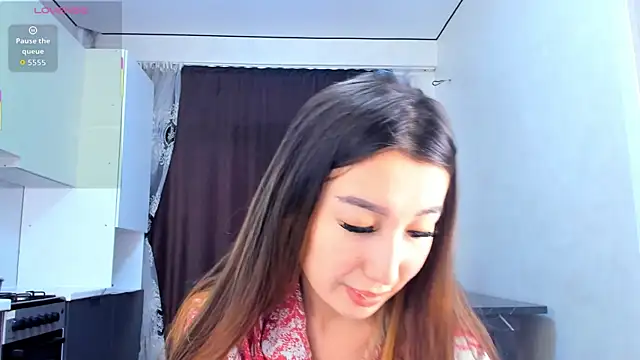 MoonPetite online show from April 6, 3:48 am