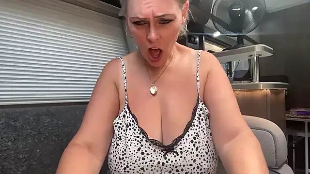 Snapshot of BustySwingingSlut chatting on July 2, 9:48 am BustySwingingSlut online show from July 2, 9:48 am