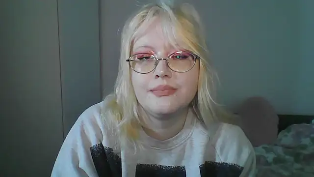 Snapshot of Elayne_Sweet chatting on April 12, 8:08 am Elayne Sweet online show from April 12, 8:08 am