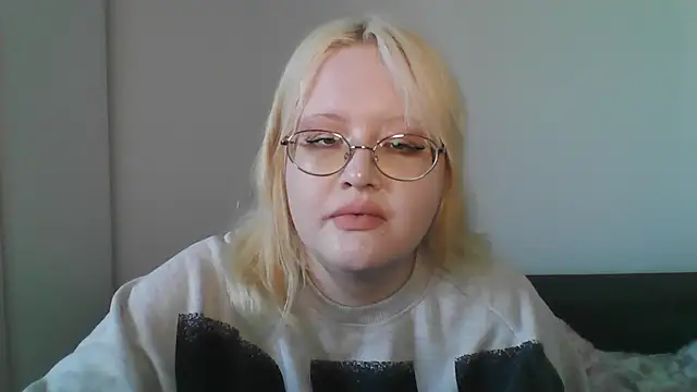 Snapshot of Elayne_Sweet chatting on April 16, 8:04 am Elayne Sweet online show from April 16, 8:04 am