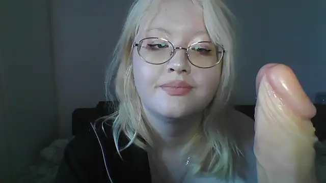Snapshot of Elayne_Sweet chatting on April 22, 6:05 am Elayne Sweet online show from April 22, 6:05 am