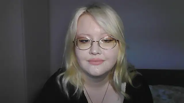 Snapshot of Elayne_Sweet chatting on April 28, 6:07 am Elayne Sweet online show from April 28, 6:07 am