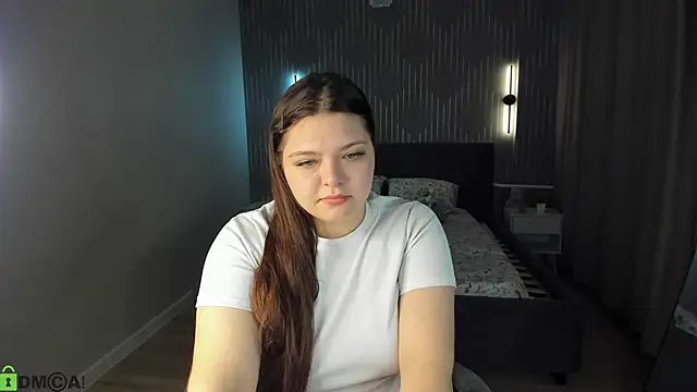 Evelyne Loo online show from April 7, 1:39 am