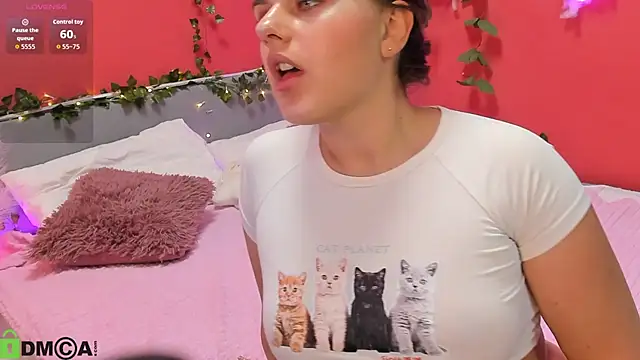 Snapshot of Foxy__Vibe chatting on April 8, 3:06 am Foxy Vibe online show from April 8, 3:06 am