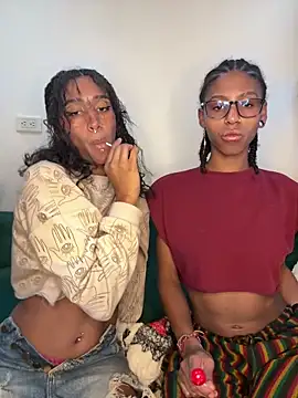 Snapshot of Sun_lynx_Love chatting on April 13, 9:20 pm Sun lynx Love online show from April 13, 9:20 pm