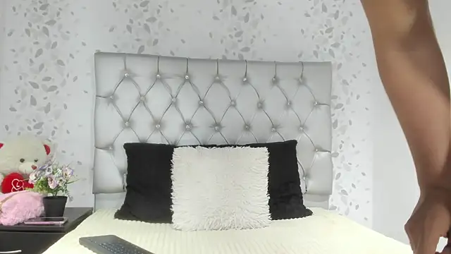 Snapshot of brenda_sofia69 chatting on May 8, 12:54 pm brenda sofia69 online show from May 8, 12:54 pm