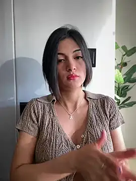 Snapshot of SeleneHale chatting on June 8, 9:48 pm SeleneHale online show from June 8, 9:48 pm