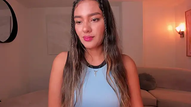 SophieWatsonX online show from April 30, 2:45 pm