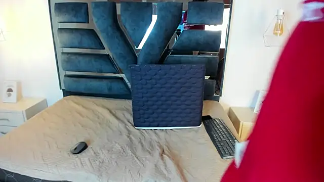 Alantaylorr  online show from April 30, 2:56 pm