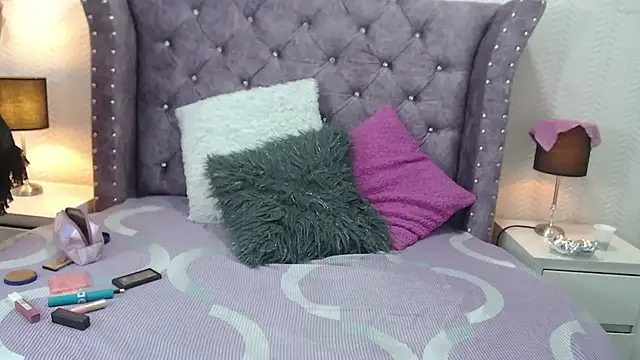 Snapshot of ViviJones chatting on June 27, 12:44 pm ViviJones online show from June 27, 12:44 pm