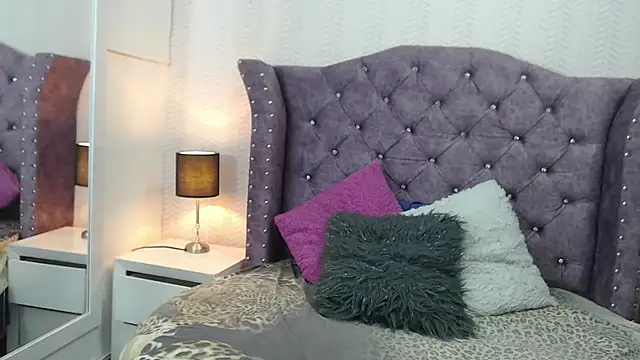 Snapshot of ViviJones chatting on July 2, 7:42 pm ViviJones online show from July 2, 7:42 pm