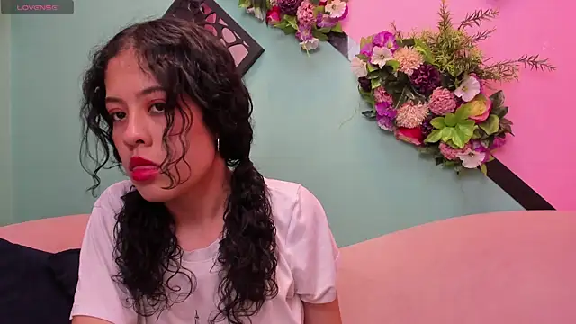 Snapshot of Kaira_luxury chatting on June 30, 6:53 pm Kaira luxury online show from June 30, 6:53 pm