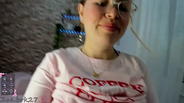 Snapshot of Zoe_brk chatting on June 18, 9:14 am Zoe brk online show from June 18, 9:14 am