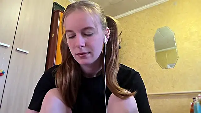 DonnaKuc online show from April 23, 6:14 am