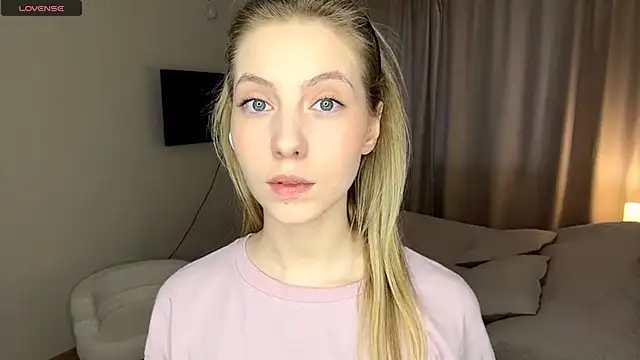 SofiaVelour online show from April 2, 1:20 pm