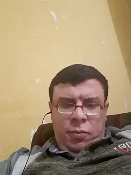 Snapshot of beebuzz0 chatting on April 6, 3:02 pm beebuzz0 online show from April 6, 3:02 pm