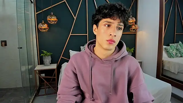 oliver laurent online show from April 8, 1:11 pm